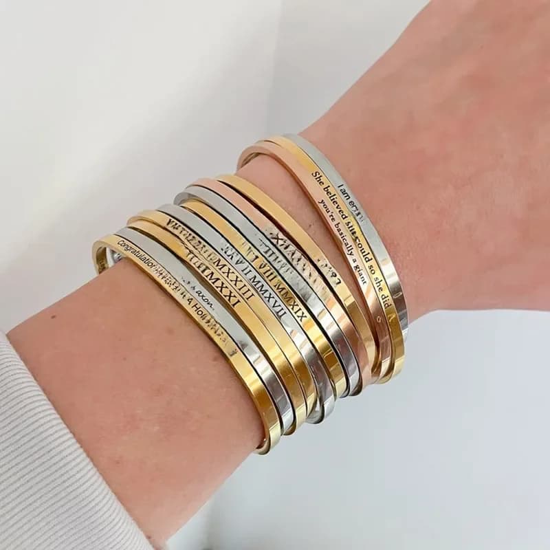 Bracelet gravé personnalisé 18 carats, nom numérique, Message, acier titane, or, argent, manchette réglable pour femme, cadeau de fête des mères