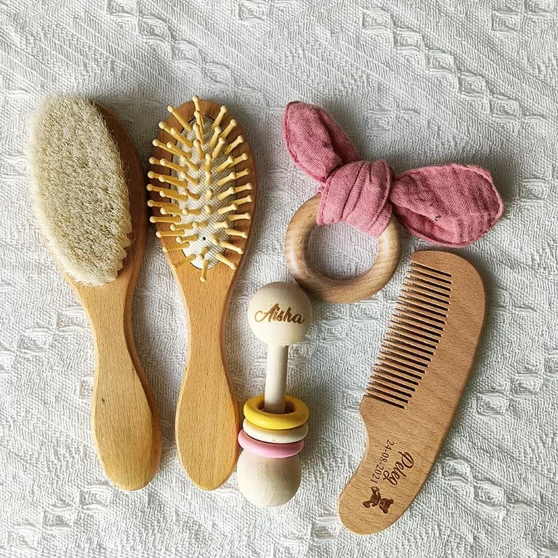 Peigne de bain personnalisé pour bébé fille, brosse à cheveux pour soins de bébé, peigne en bois de laine naturelle Pure, masseur pour