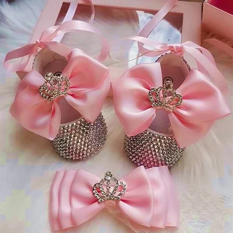 Dollbling Bottes de baptême roses à couronne pour filles, chaussures de ballerine éblouissantes faites à la main pour bébés, tenue mère-fille