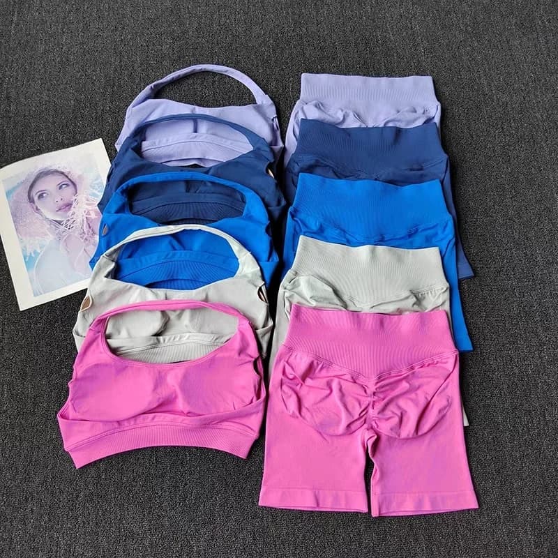 Ensemble de yoga 2 pièces pour femme – Tenue de sport sans couture avec brassière dos nu et short assorti – Idéal pour la gym et