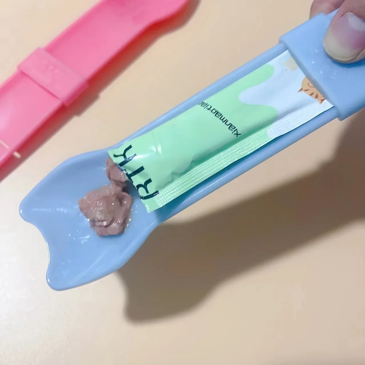 Cuillère à presser pour bande de chat, mangeoire pour bandes de chat, friandises humides et léchables, outil d'alimentation pour collations liquide
