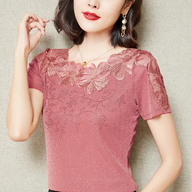 T-shirt Femme M-5XL Nouveauté 2026 – Hauts en Maille Brodée Creuse avec Dentelle, Décontracté et Tendance, Manches Courtes, Ornements Strassés