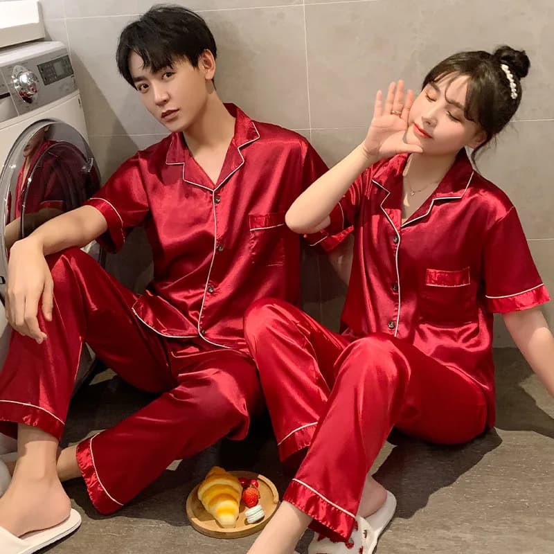 Printemps soie Satin pyjamas Couple ensemble été à manches courtes boutonné vêtements de nuit femmes hommes couleur unie vêtements de détente