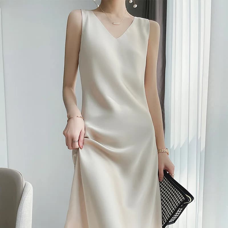 Robe longue élégante pour femme 2026, sexy, col en V, sans manches, style coréen Harajuku, en satin, pour soirée, décontractée, robe d'été,