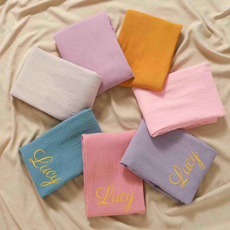 Nom personnalisé brodé personnalisé bébé coton mousseline bébé lange d'emmaillotage nouveau-né réception couverture mousseline couche-culotte