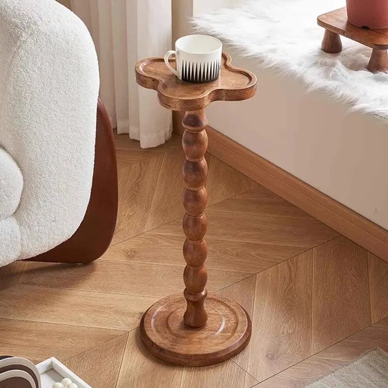 Table d'appoint en bois massif en forme de trèfle, table d'appoint étroite en noyer pour coin café, petite table de chevet étroite pour petit