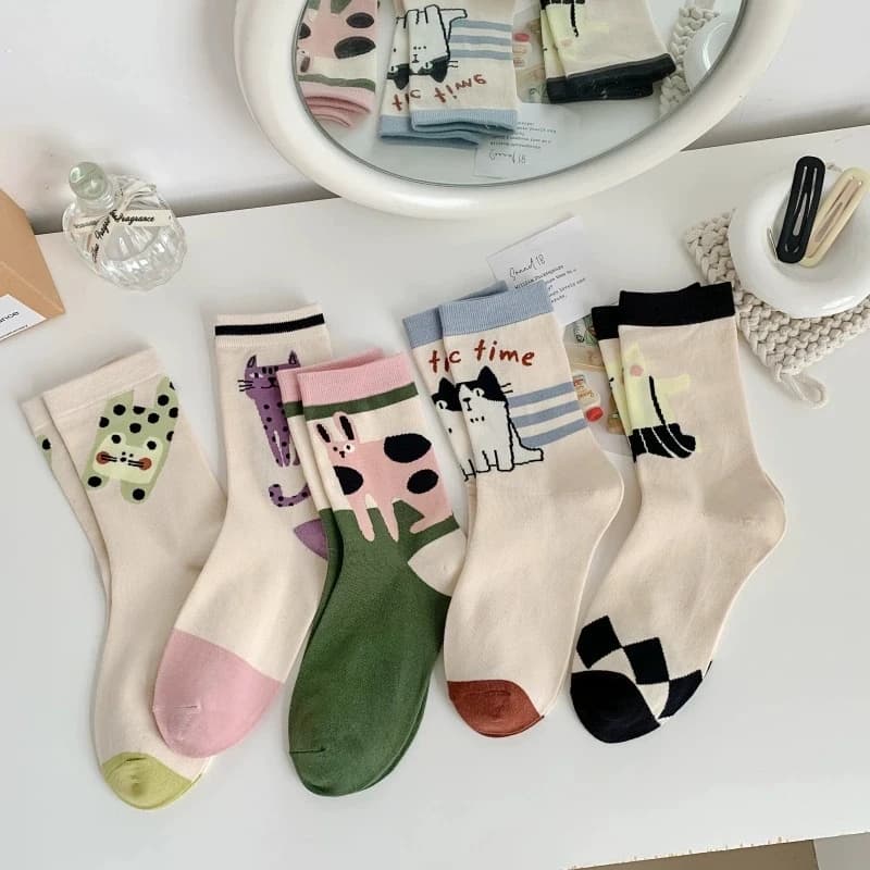 Nouvelles chaussettes en coton automne hiver mignon Kawaii Harajuku rue dessin animé chat mi-tube respirant Absorption de la sueur sport étudiant
