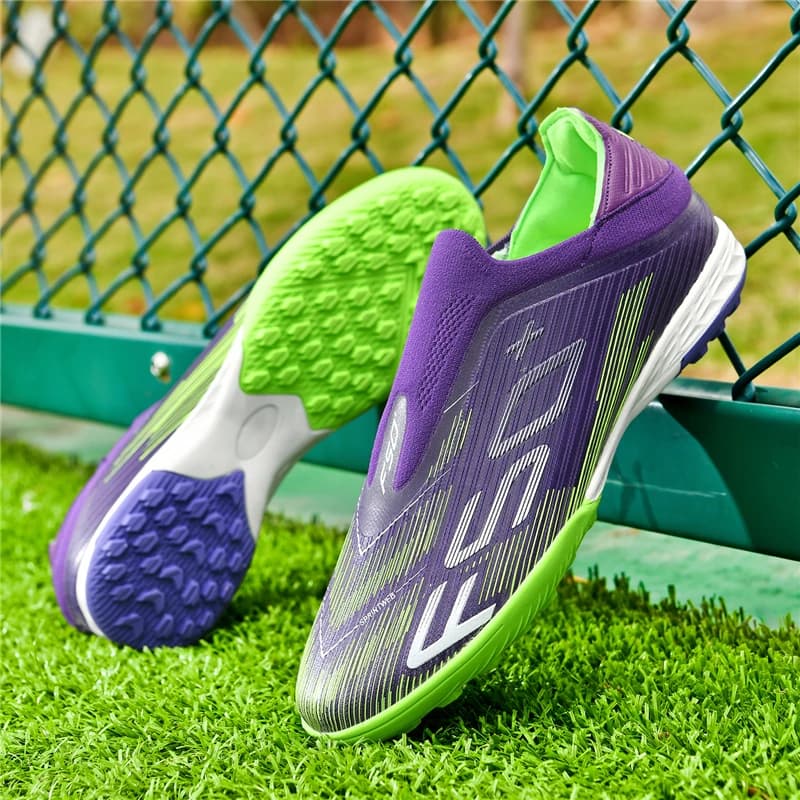 Nouvelles chaussures de football pour hommes, crampons confortables pour terrain synthétique, chaussures de futsal antidérapantes, chaussures de