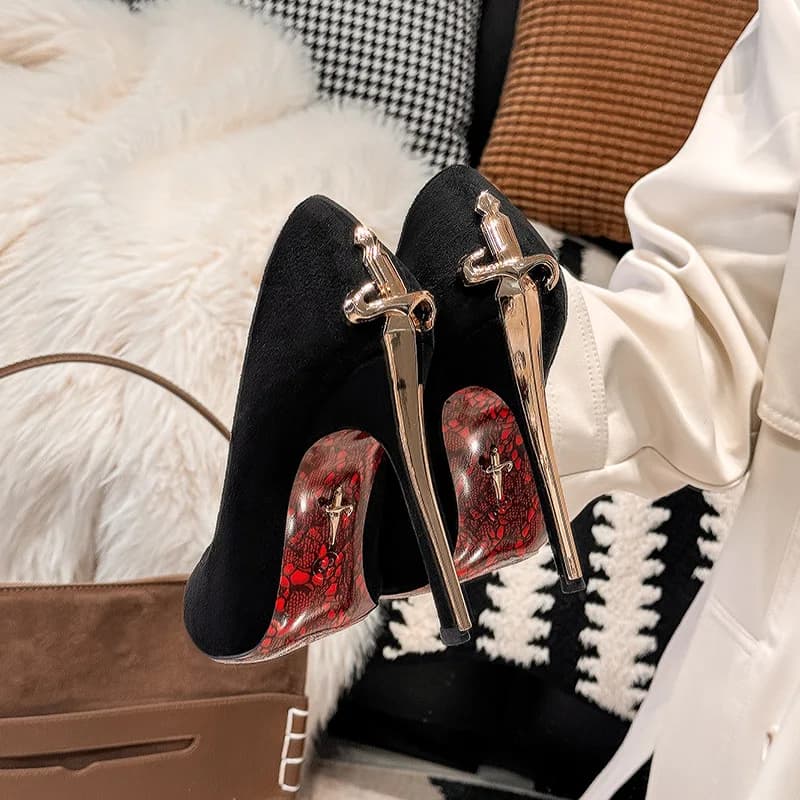 Chaussures de créateur pour femmes, talons hauts de luxe en forme de sceptre et épée dorée, collection 2026, talons aiguilles à bout pointu,