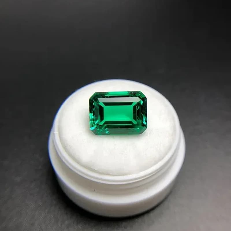 Magnifique émeraude verte 10,50 carats, taille rectangulaire 10x14mm, qualité AAAA VVS, coupe émeraude