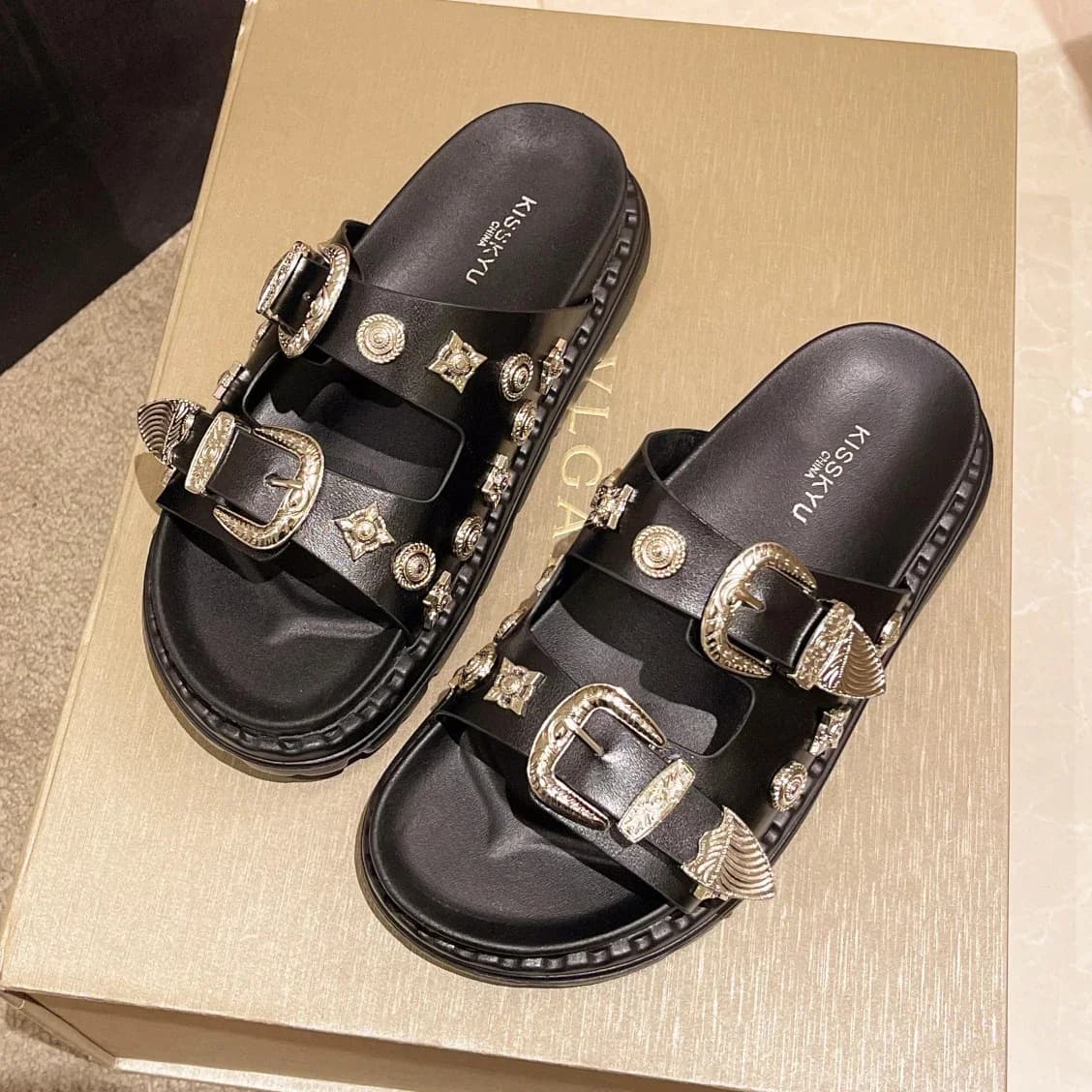 Mules d'été pour femmes en cuir à plateforme, style punk rock avec rivets et accessoires métalliques créatifs, sandales décontractées