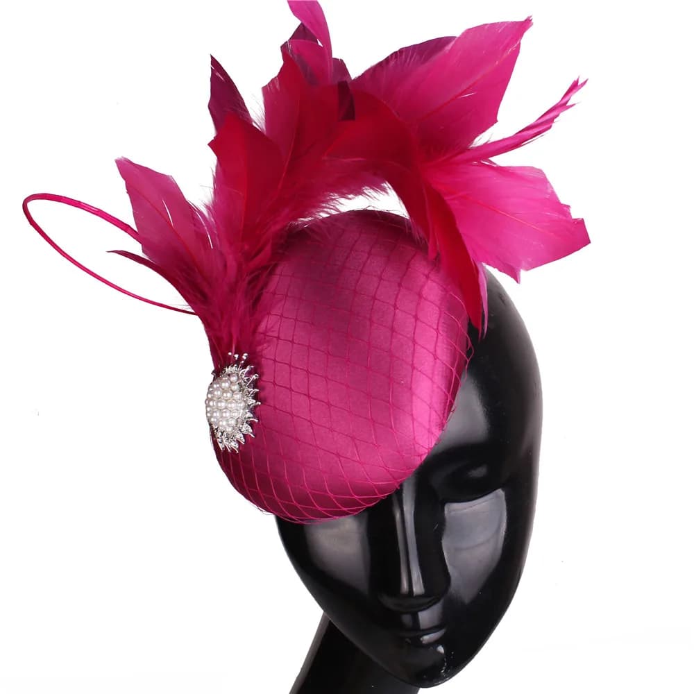 Joli chapeau fascinateur en Satin magenta pour soirée, église formelle, chapellerie pour dames, couvre-chef de mariage avec plumes
