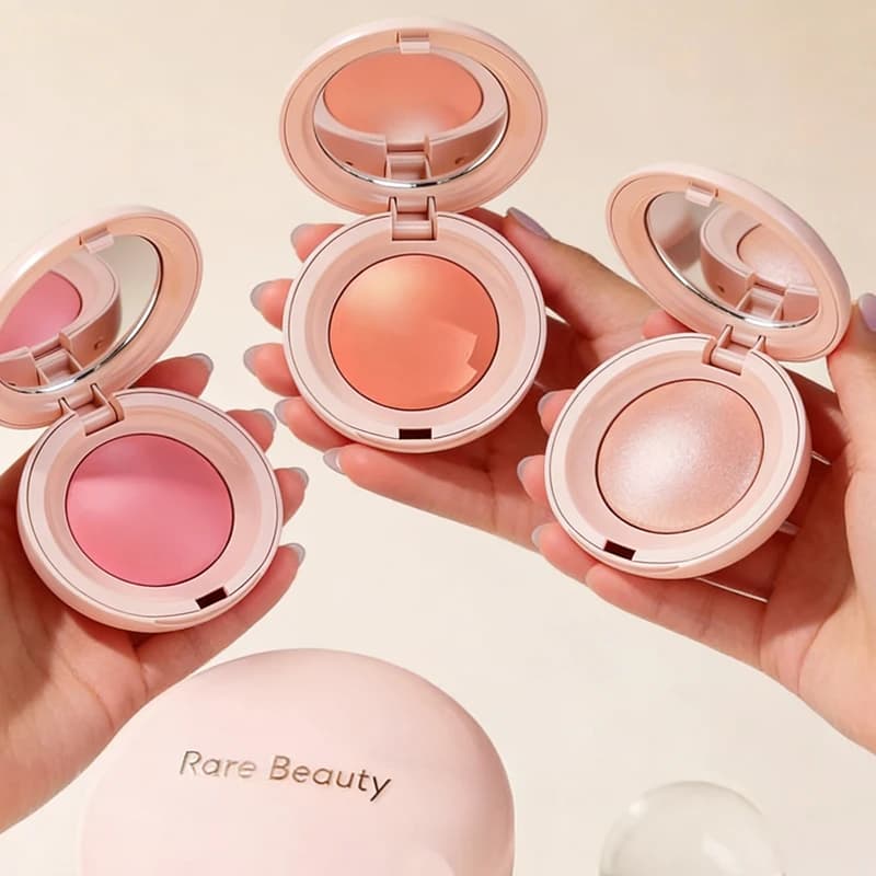Rare Beauty Poudre de Fard à Joues et Stick Illuminateur Effet Miroir Longue Tenue pour un Fini Naturel et Éclatant