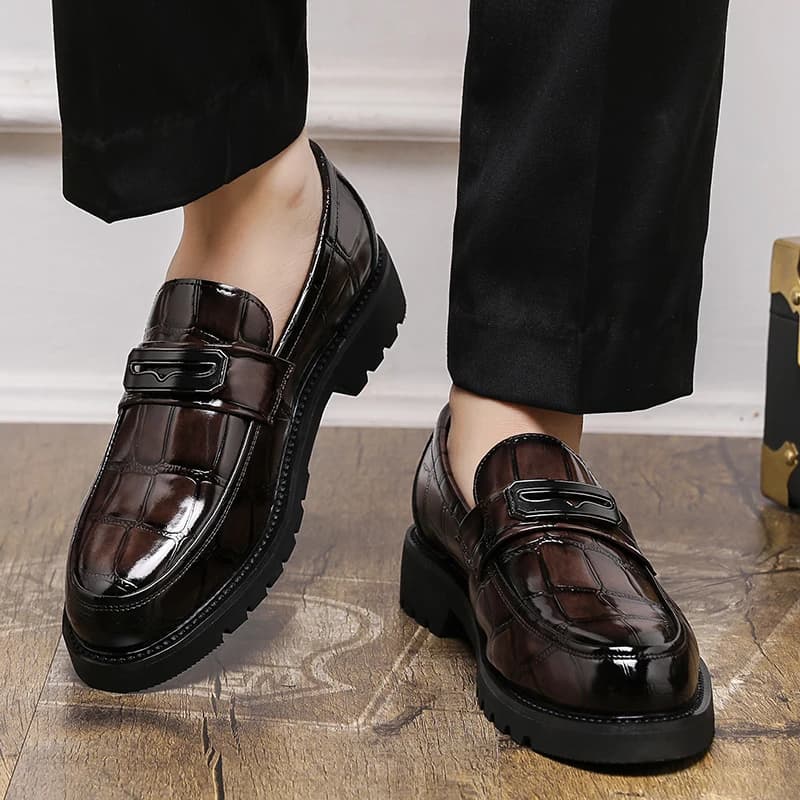 Chaussures en cuir à l'offre elles épaisses pour hommes, chaussures augmentant la hauteur, style design minimaliste à la mode, loisirs en plein