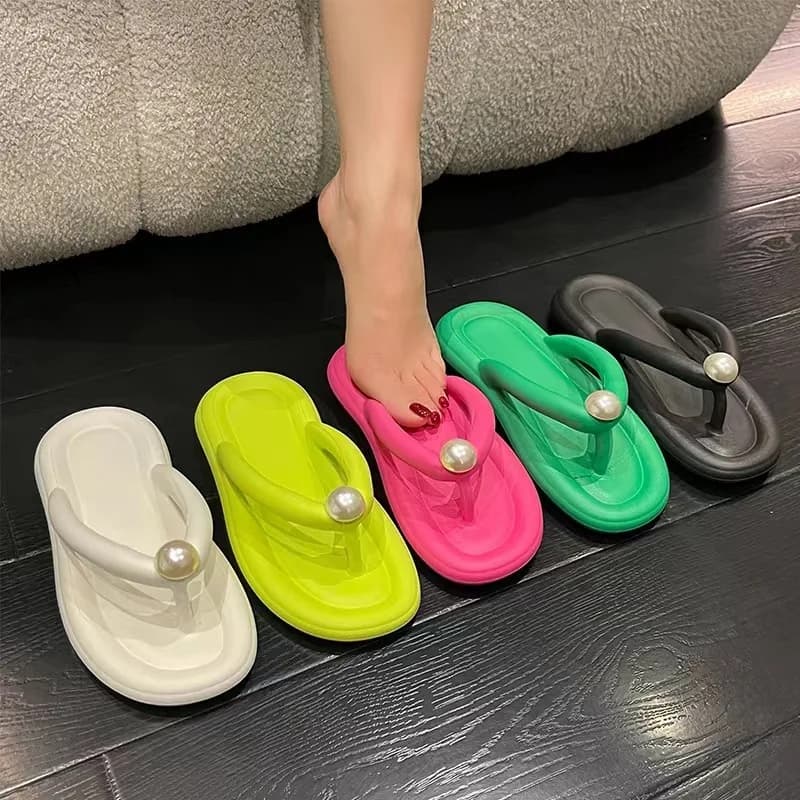 Tongs souples à perles tendance pour femme, collection été 2026, sandales compensées à clip d'orteil, légères et antidérapantes pour la plage