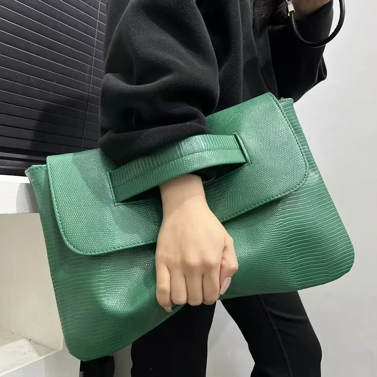 Sac à main rétro à motif serpent pour femmes, à la mode, avec une capacité élevée et une bandoulière amovible, sac à bandoulière simple