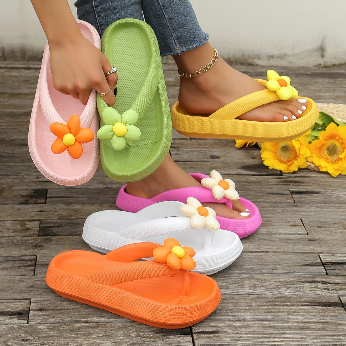 Tongs d'été à motif tournesol pour femmes, pantoufles Eva une pièce antidérapantes, chaussures de plage et de vacances, pantoufles d'intérieur