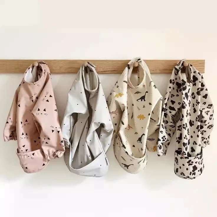 Bavoir imperméable à imprimé animal de dessin animé pour enfants, tablier à manches longues pour bébé, accessoires de poche pour nourriture et