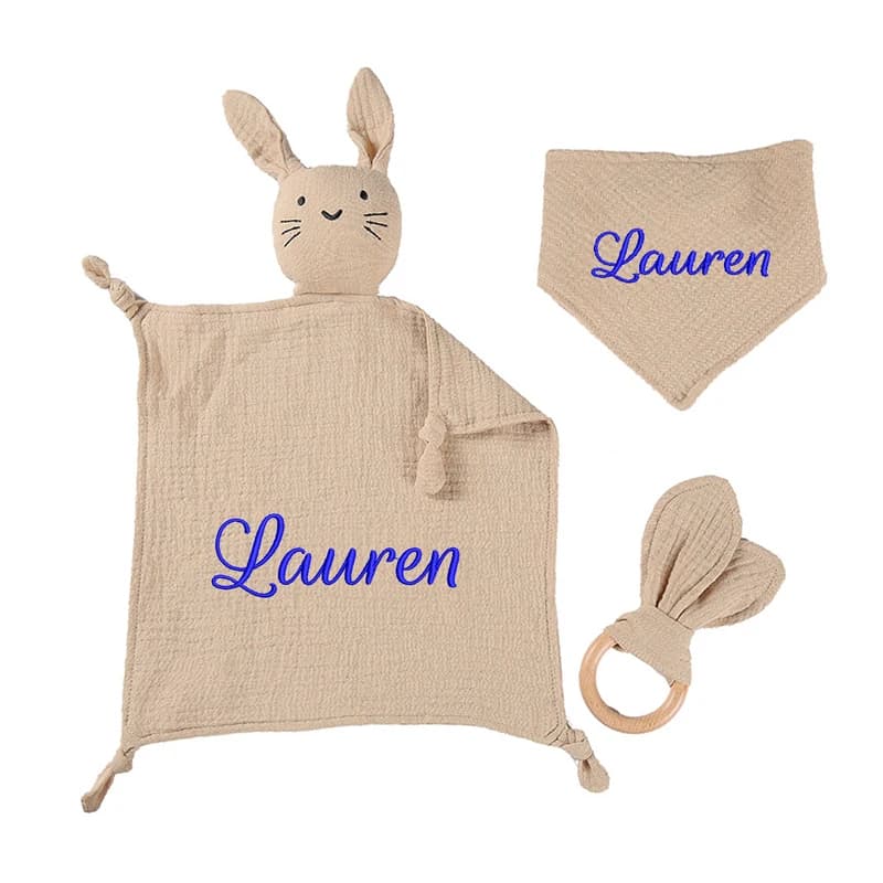 Serviette de couette en mousseline de coton avec nom personnalisé pour nouveau-né, cadeau pour bébé, serviette apaisante + jouet en bois de hêtre