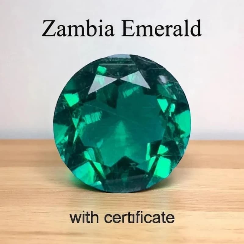 Émeraudes zambiennes de culture en laboratoire, forme ronde, hydrothermales, taillées à la main, avec fissures et inclusions intérieures