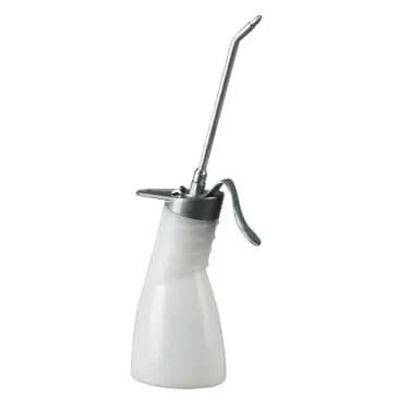 Burette atelier en polyethylène pompe en laiton avec bec rigide permet un dosage goutte à goutte Pressol 135mm