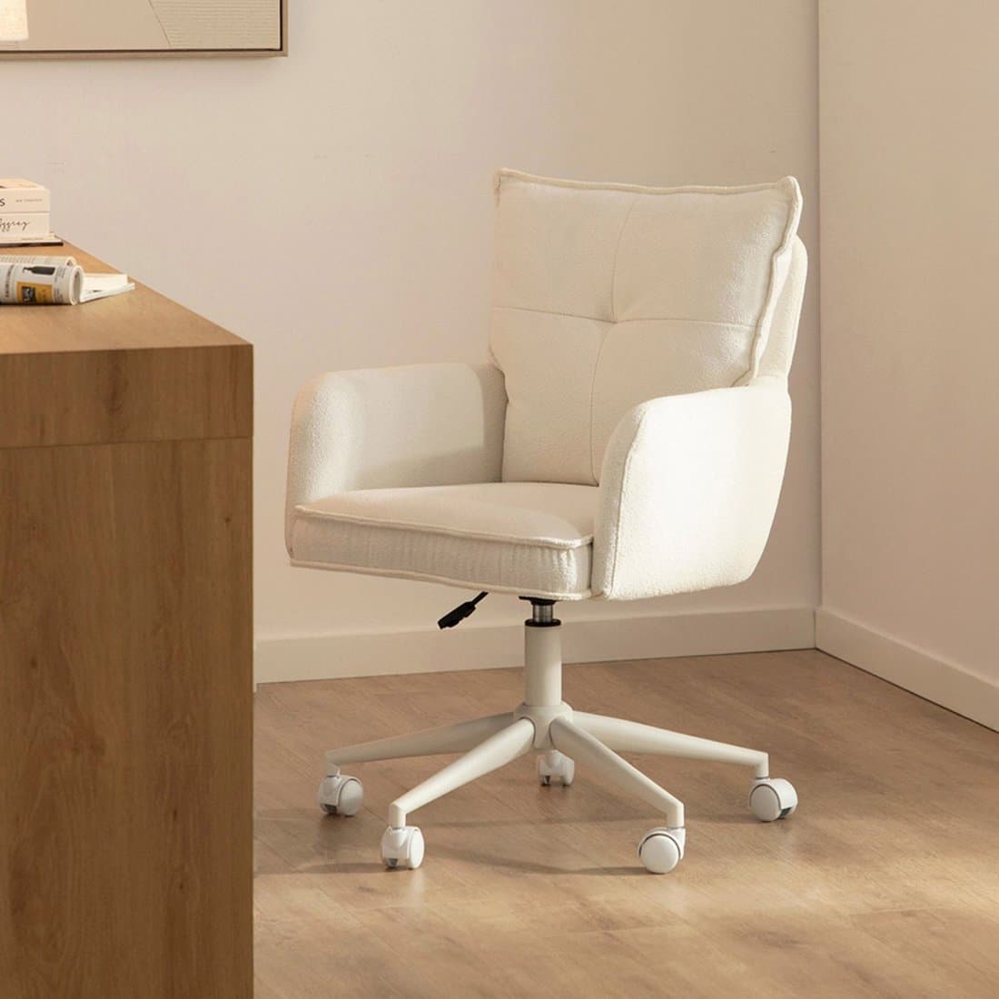 Chaise de bureau beige avec pied blanc Koen