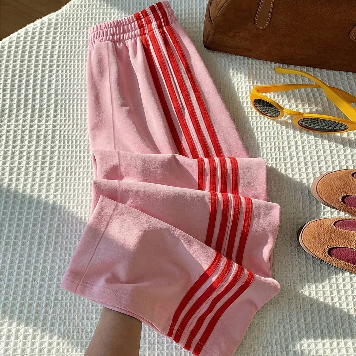 Pantalon de survêtement ample à taille élastique et rayures latérales pour femmes grandes tailles