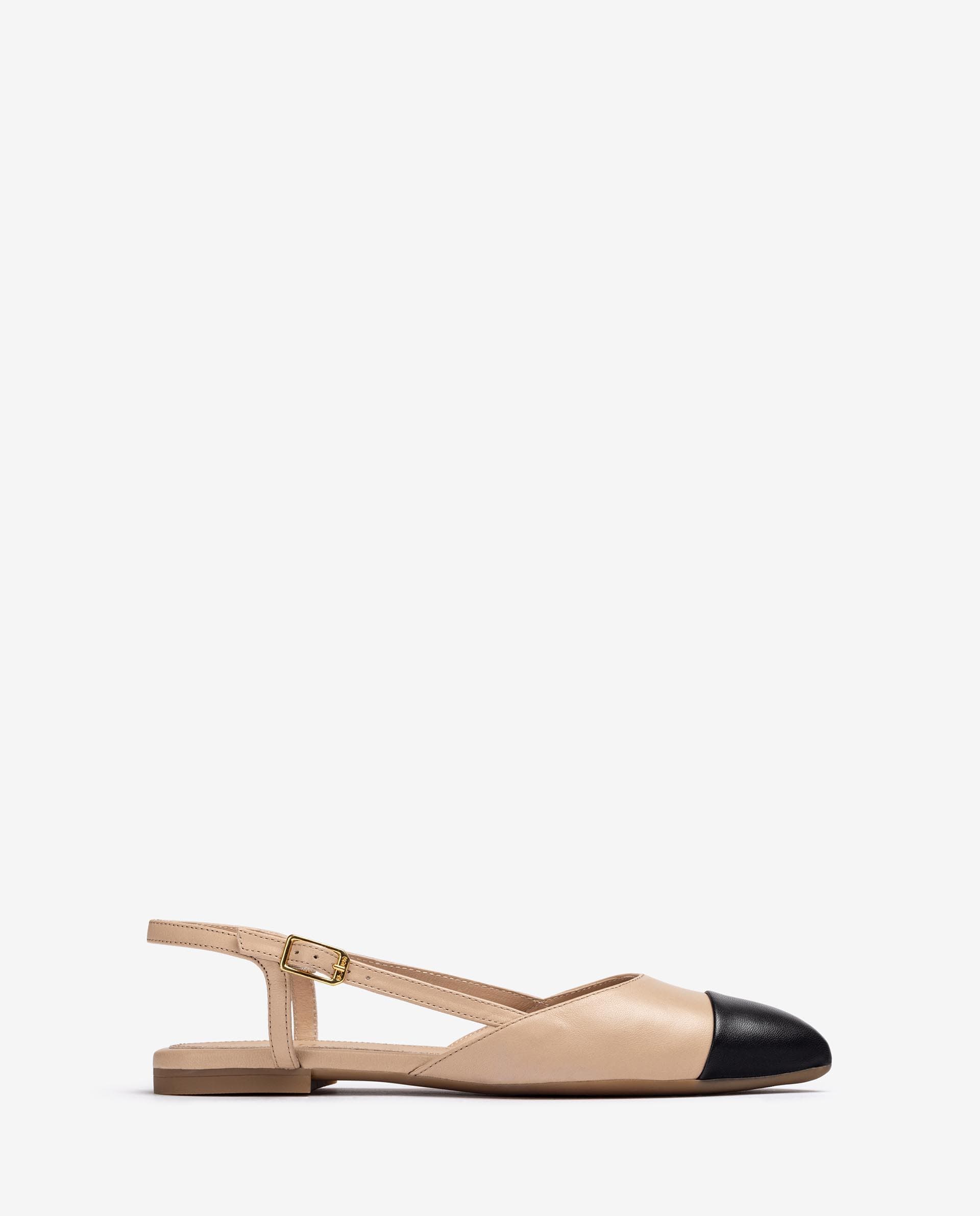 Flache, zweifarbige slingbacks